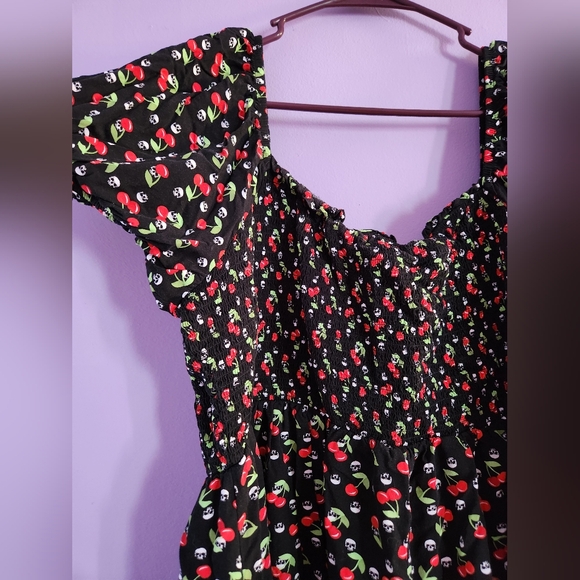 Hot topic skulls and cherry's dress size 2 plus size - Picture 4 of 4